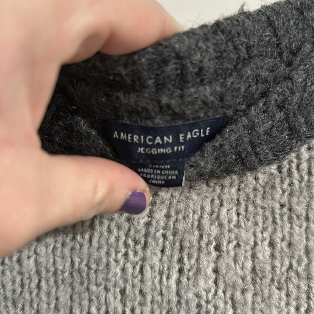 American Eagle Jegging Fit Sweater Gray Striped - Picture 3 of 4